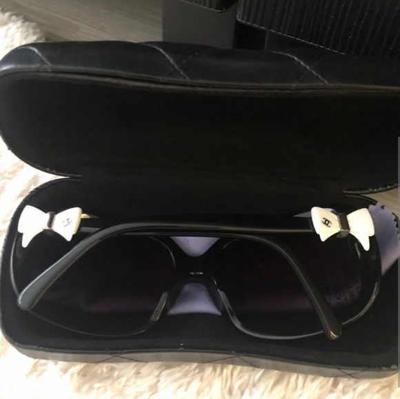 Chanel Black Square Oversized White Bow Sunglasses with Case - Picture 7 of 9